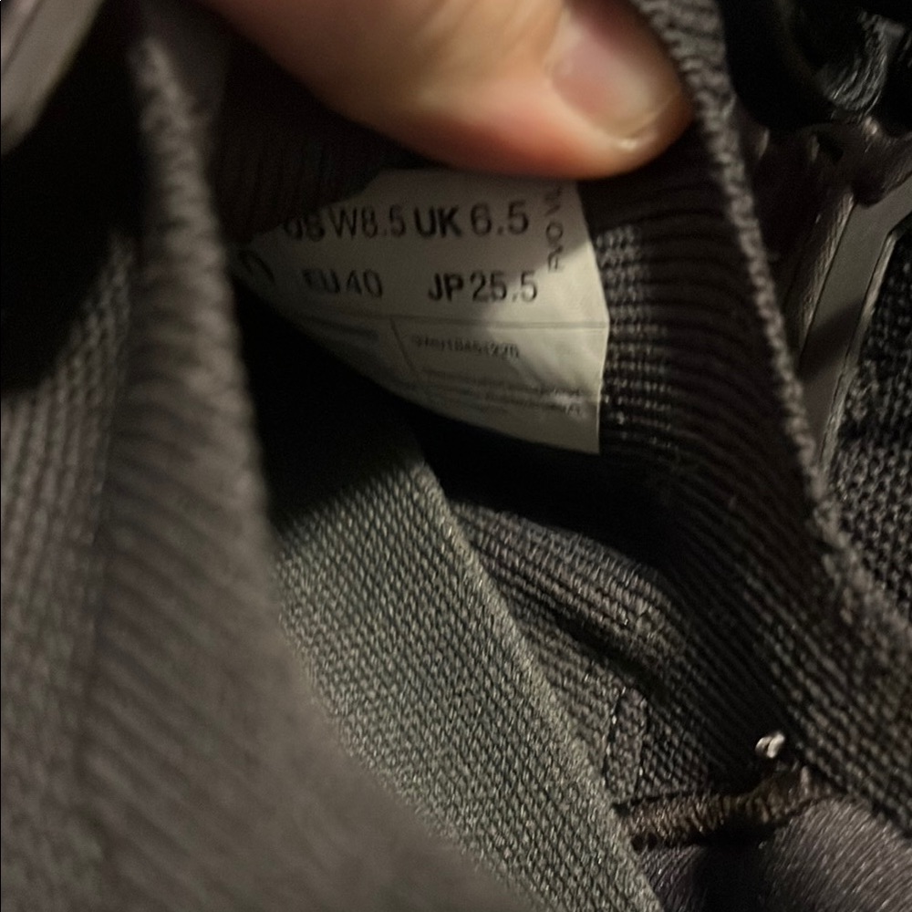 New On Running Women's Black Running Shoes - Picture 4 of 4